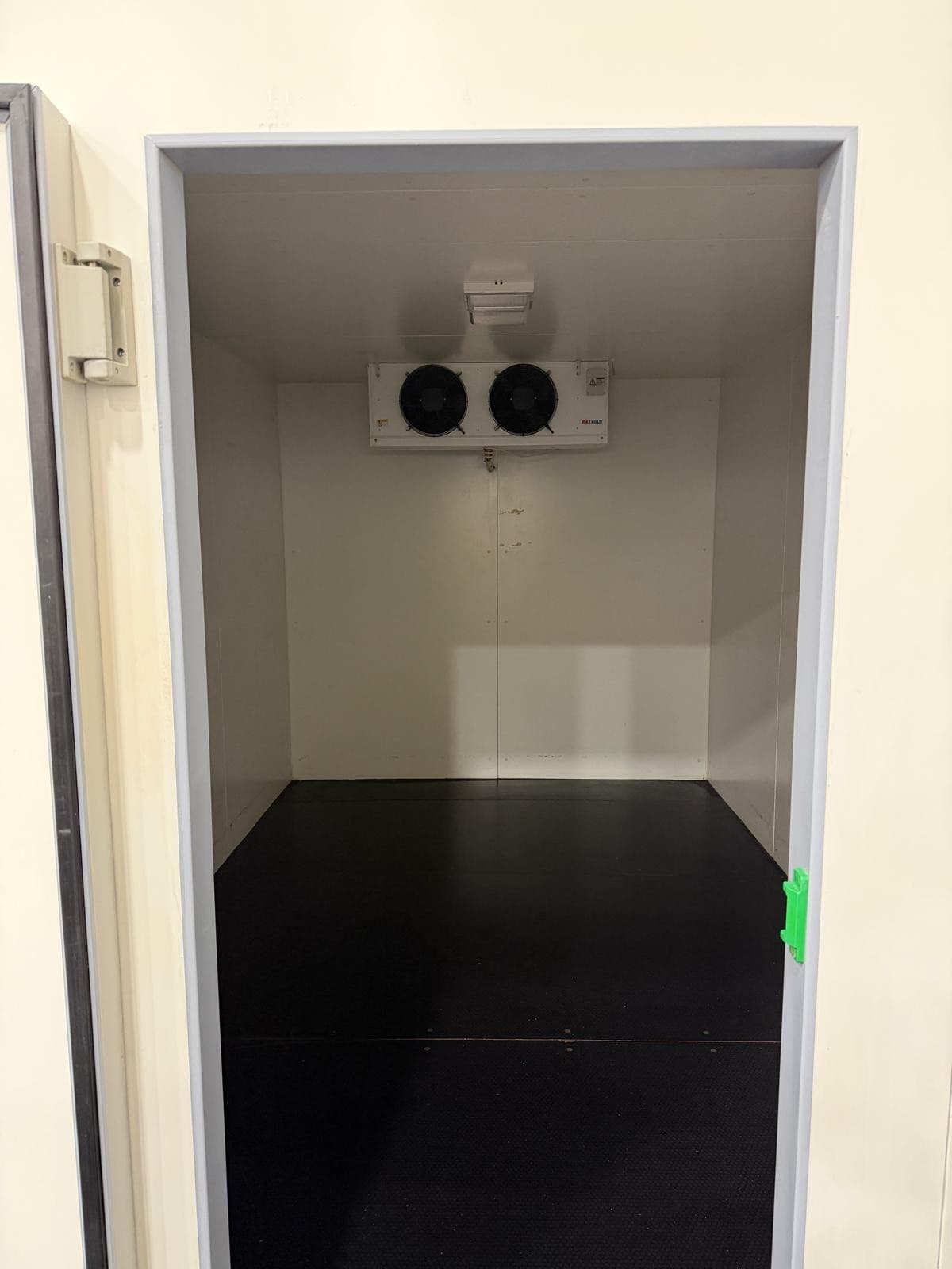 Commercial Walk-In Freezer Room 3.2 x 2.4m + MaxKold Refrigeration Package — photo 2